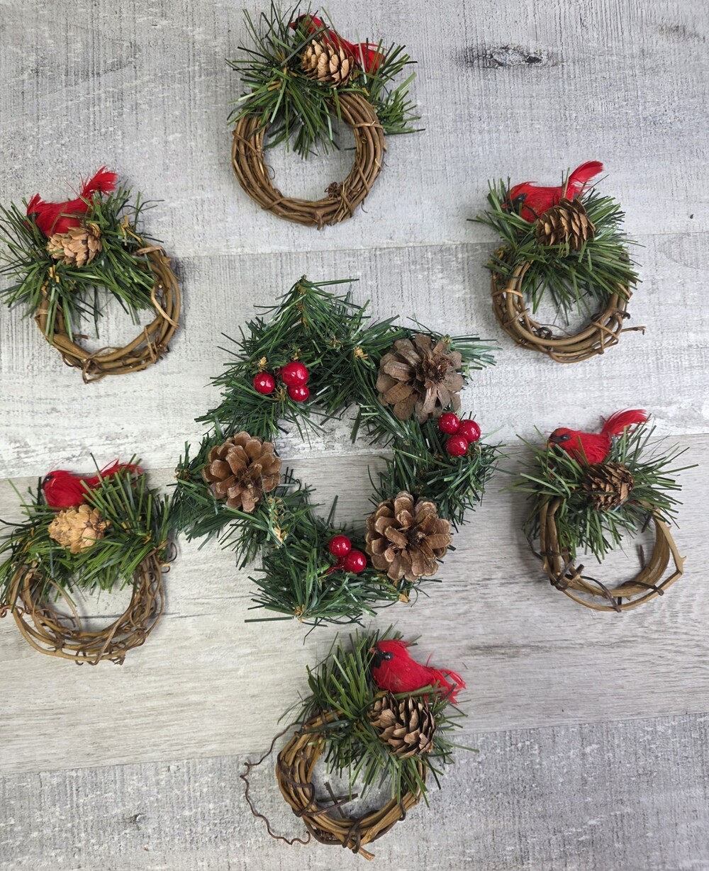 VTG Reed Christmas Napkin Rings Set of 6 Rustic Pinecones Cardinals b320